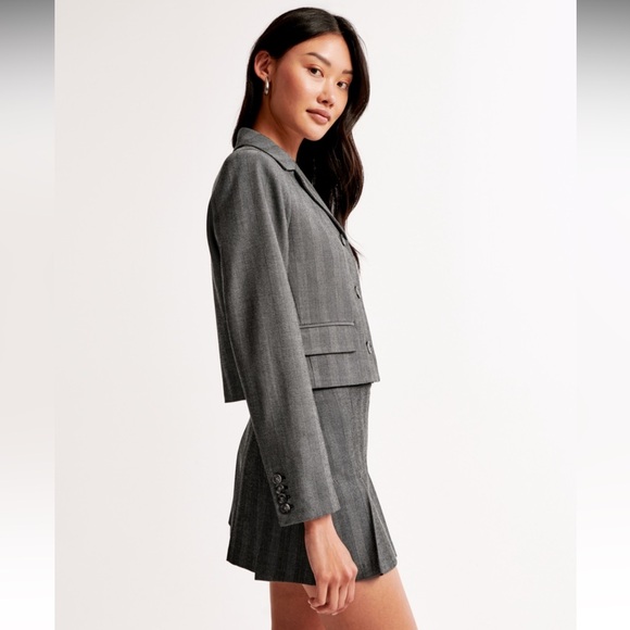 A&F Cropped Blazer Gray Pattern. - Picture 3 of 10